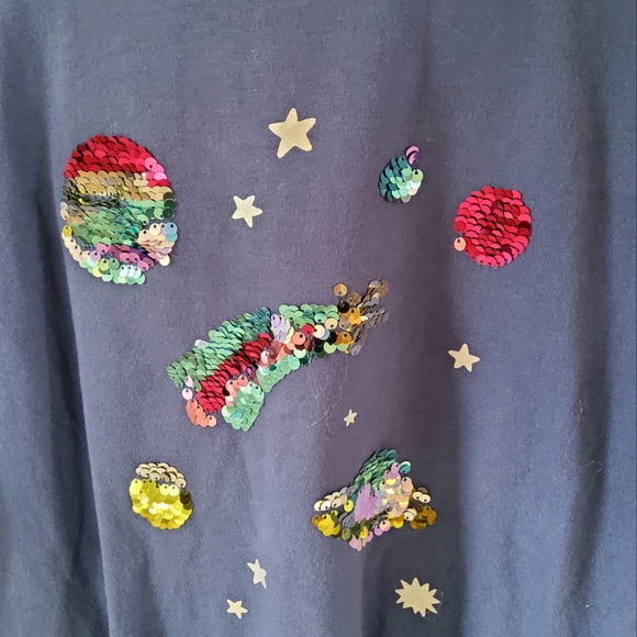 Girls Clothing Assortment (3 Shirts, 2 Sweaters, Overall Shorts) - Picture 3 of 10